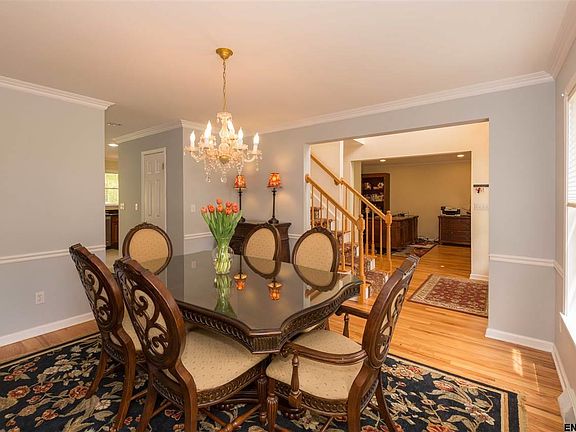 5th image of 54 Dorsman Dr