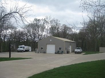 Heated Building w. Office & Full Bath