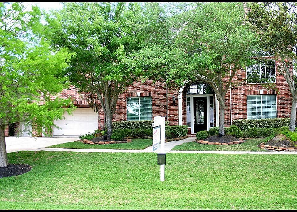 Great curb appeal!