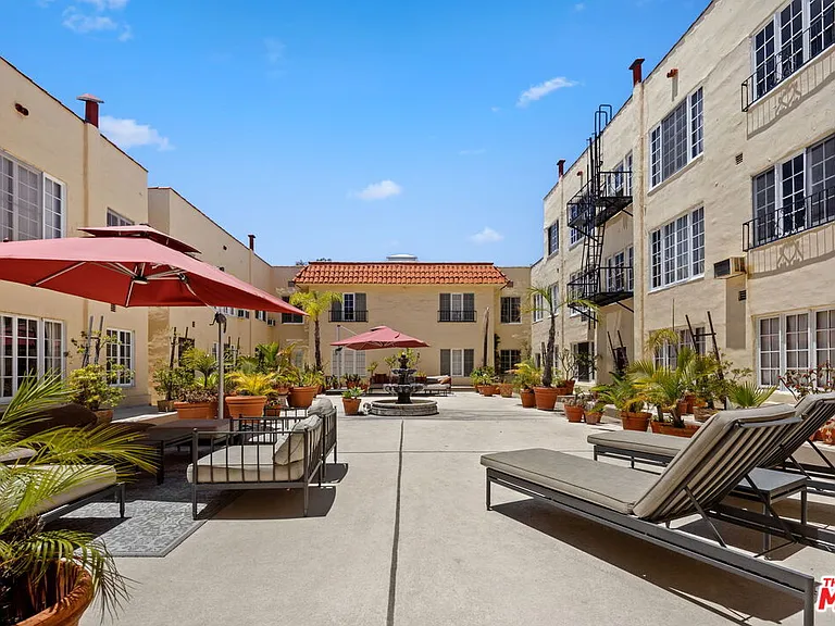 1345 N Hayworth Ave #2 — Photo 29