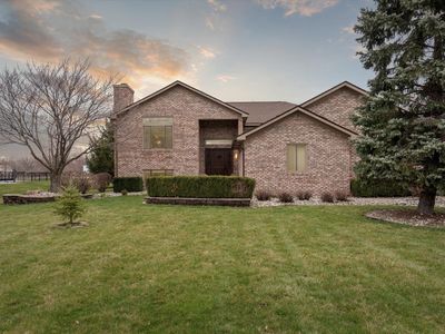 37100 Elizabeth Ln, New Boston, MI, 48164