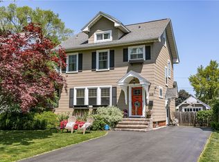 160 Somershire Dr, Rochester, NY 14617