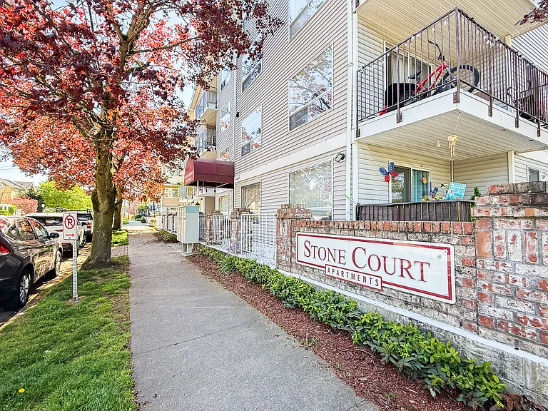 Stone Court Apartments — Photo 25