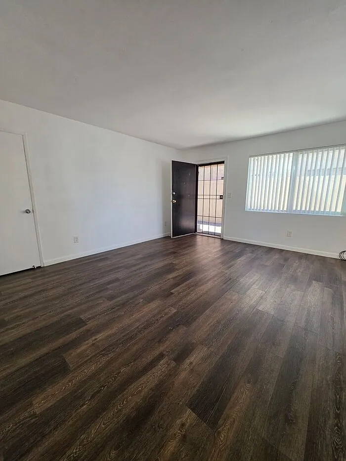 2 bed, 1.5 bath, 800 sqft, $2,270 — Photo 2