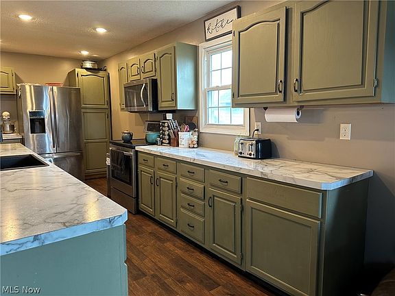 3rd image of 442 N Summit St