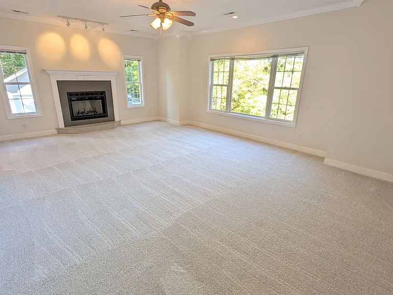 210 Winding Way Ln — Photo 10