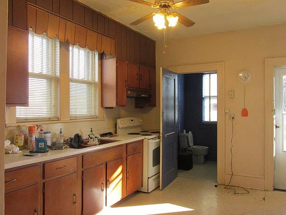 3rd image of 2206 Hanover Ave NW