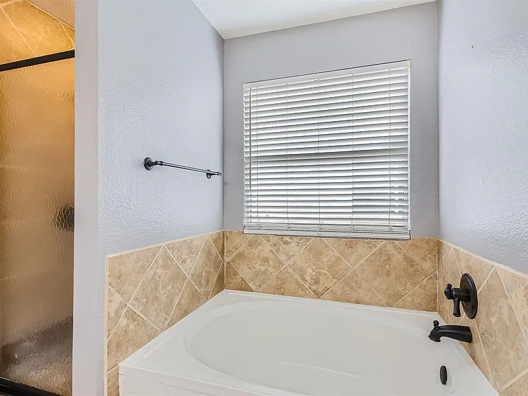 1803 Lloydminister Way — Photo 17
