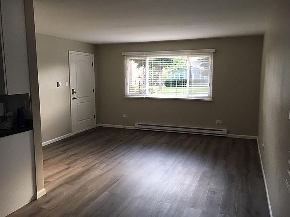 2nd image of 17 N Craig Pl APT 1S