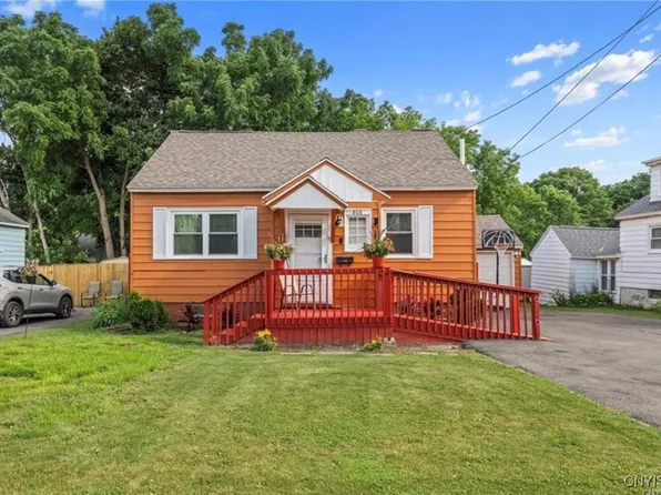 808 Ballantyne Rd, Syracuse, NY 13207
