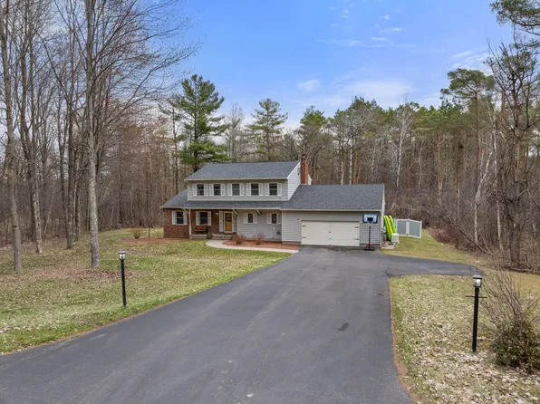 4 Hillside Dr, Peru, NY 12972