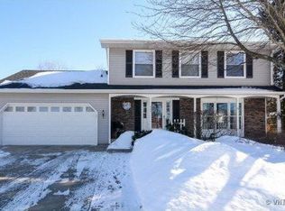 907 Summerfield Dr, Roselle, IL 60172