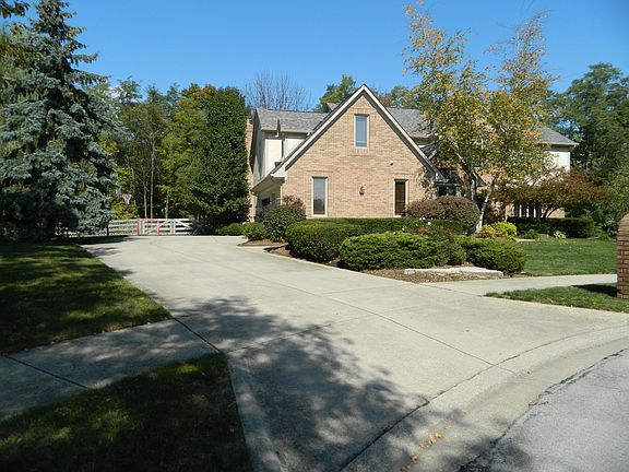 2nd image of 395 Meadcrest Ct