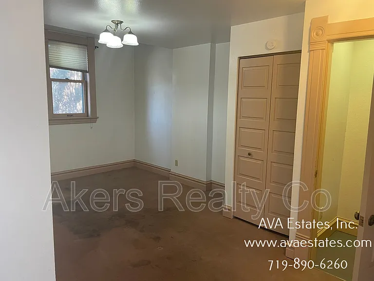 407 W 11th St #B — Photo 10