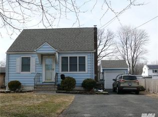 150 Baylawn Ave, Copiague, NY