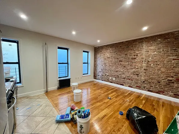 118 Quincy Street image 3 of 7