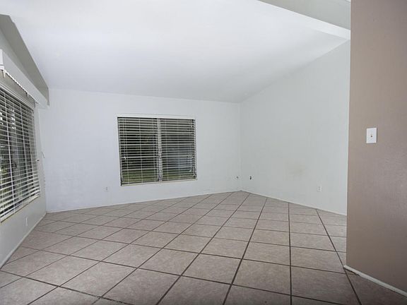 4th image of 1728 N Smith Dr