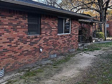 3rd image of 5211 Evergreen Dr