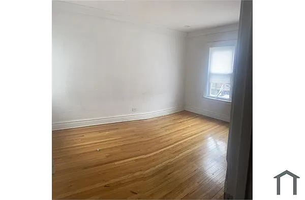 Building Photo - 7422 S Vernon Ave #2