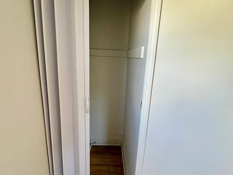 140 Grove Ave — Photo 6