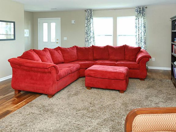 5th image of 814 Fraser Grove Dr