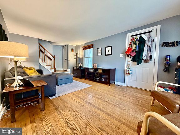 5th image of 98 Palmer Ln