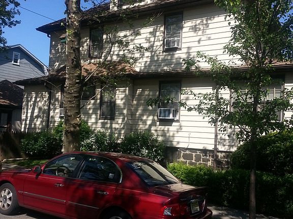 3rd image of 402 Greenmount Ave