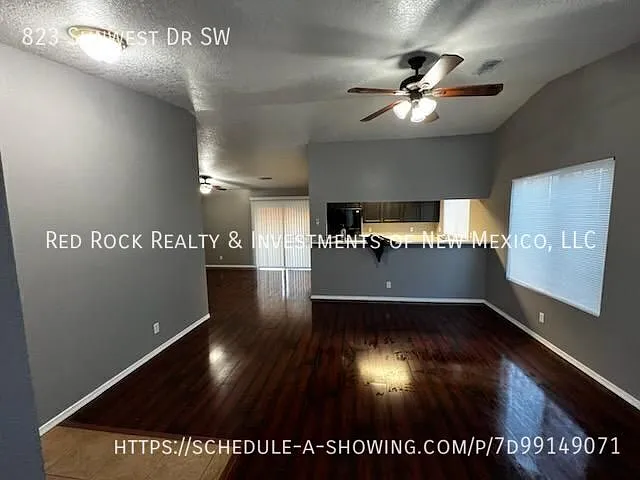 Charming 4 Bed, 2 bath home — Photo 2
