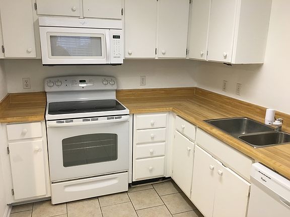 5th image of 107 E Island Square Dr