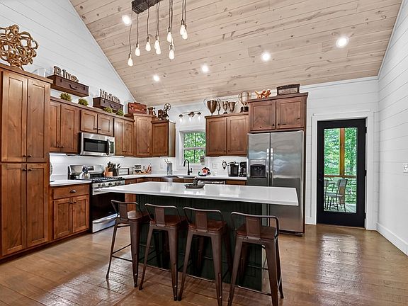 3rd image of 285 Pine Terrace Cir