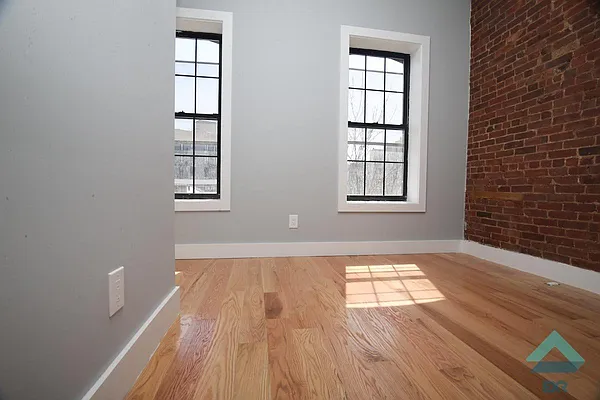 Rented by EXR | media 104