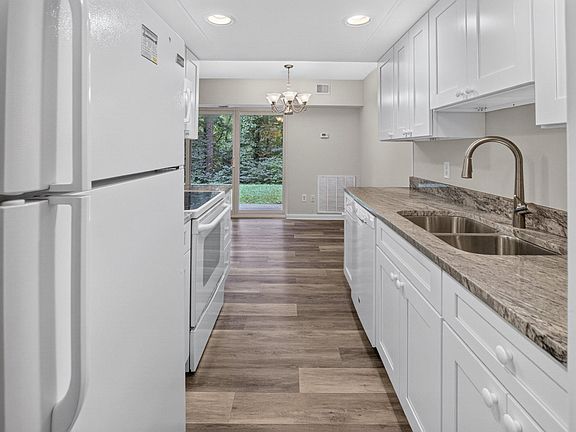 2nd image of 11617 Stoneview Sq APT 1B