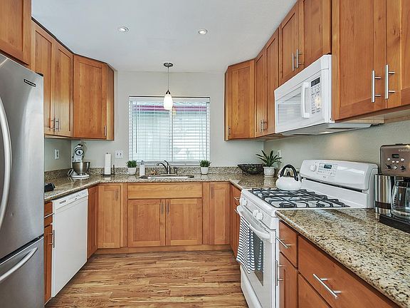 4th image of 2527 N Richie Place