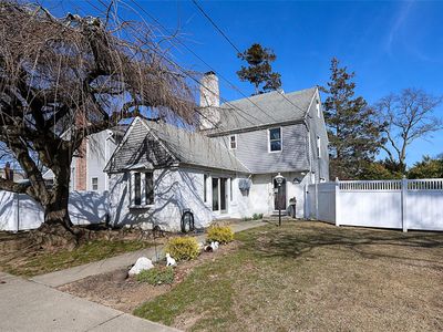 377 Manhattan Avenue, Massapequa Park, NY, 11762