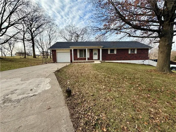 7890 SE Freeway Farms Dr, Holt, MO 64048