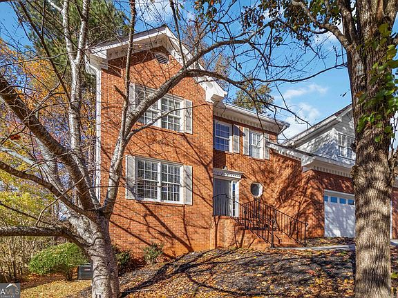 3rd image of 3477 Chinaberry Ln