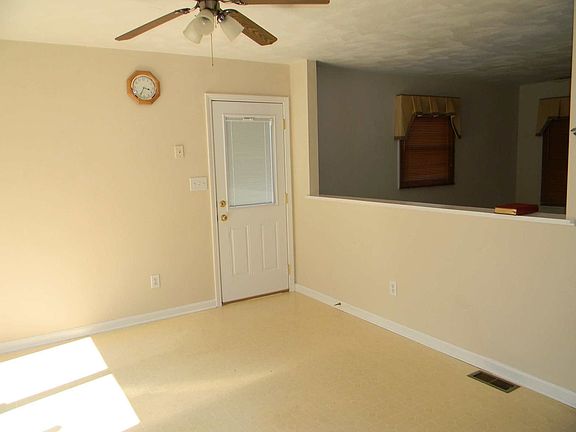 Eat-in Area of Kitchen