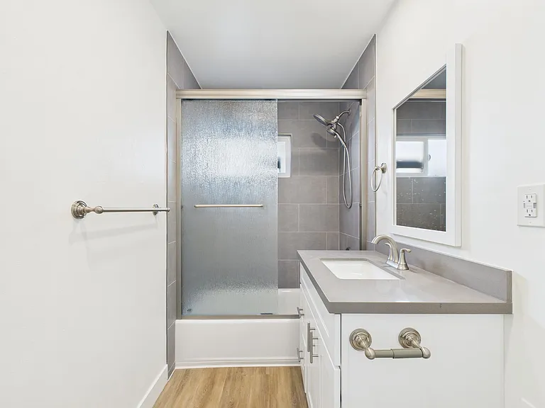 330 W I St — Photo 53