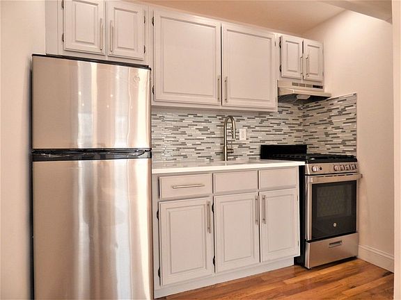 4th image of 525 E 5th St APT 4C