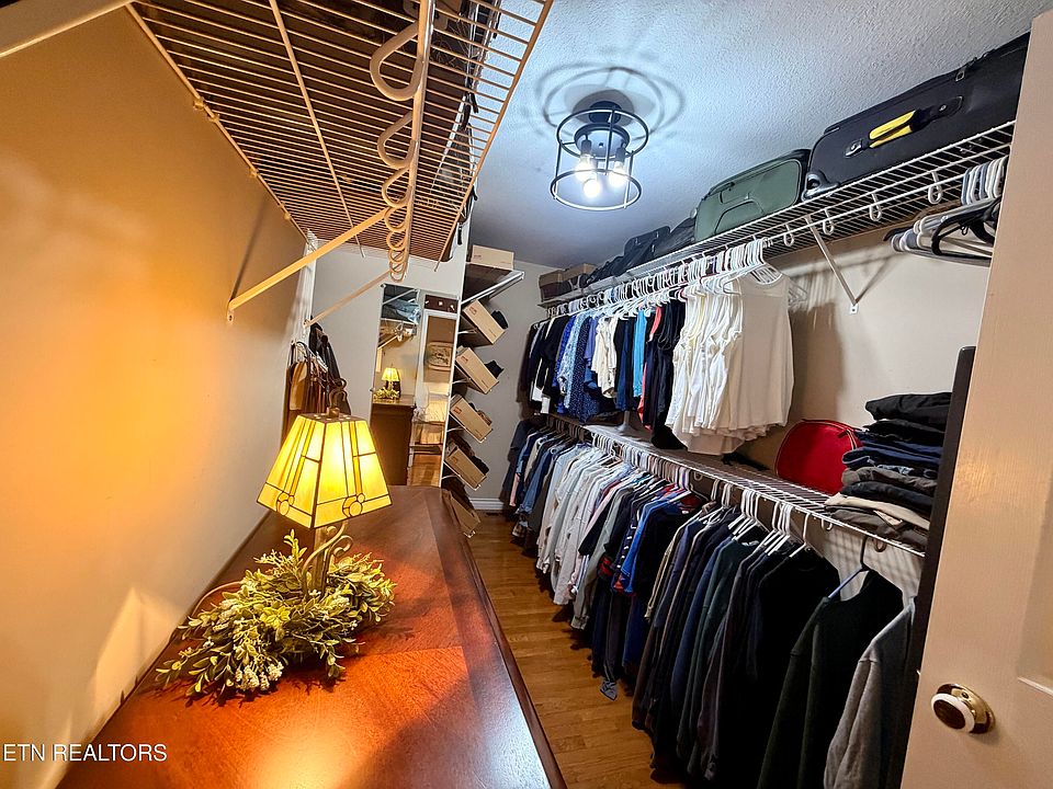 28th image of 630 Kenny Brook Ln