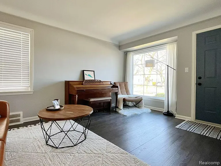 3303 Chester Rd — Photo 10