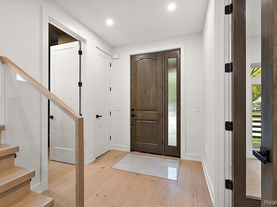 673 E Forteen Mile Rd, photo 7