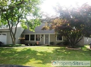 47 Indigo Rd, Levittown, PA 19057