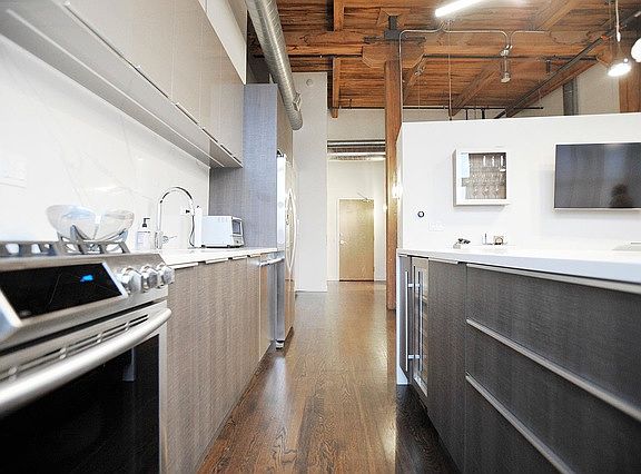 5th image of 2111 W Churchill St APT 302