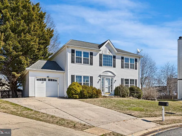 5 Lyon Ct, Newark, DE 19702