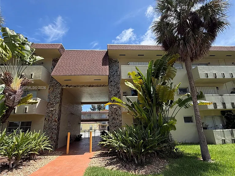 7505 SW 82nd St #206 — Photo 14