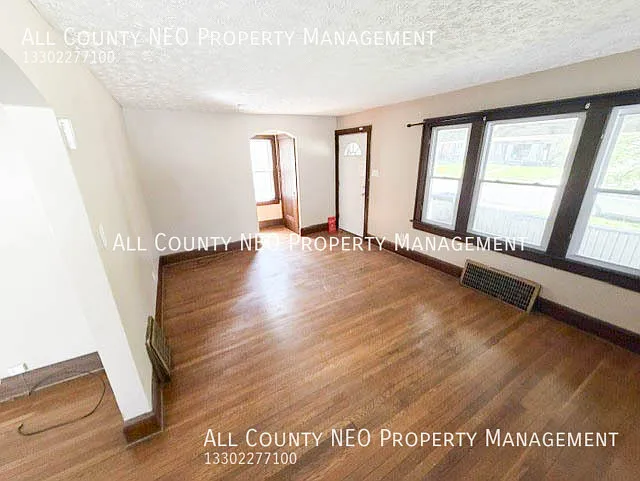 321 Grace Ave — Photo 23