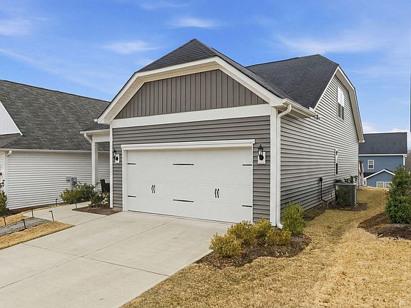 4th image of 131 White Oak Garden Way