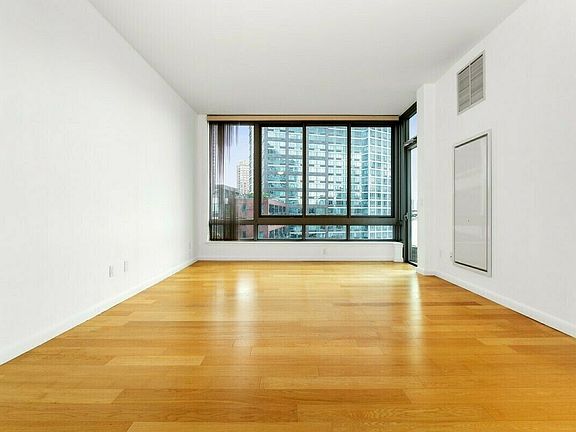 3rd image of 4630 Center Blvd APT 907
