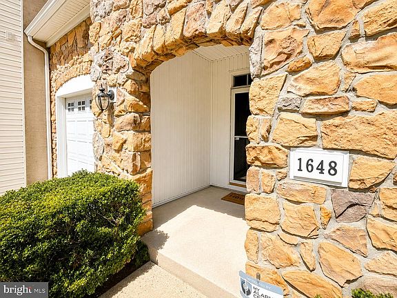 2nd image of 1648 Parkview Ct